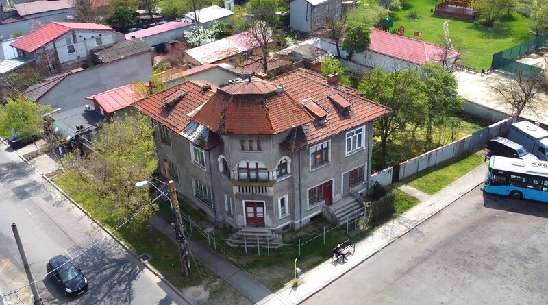 Calea Giulesti Vila interbelica cu suflet,curte mare si vedere spre dealuri