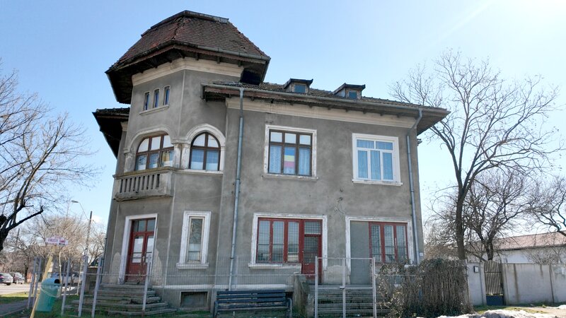 Calea Giulesti Vila interbelica cu suflet,curte mare si vedere spre dealuri