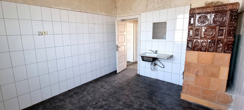 Calea Giulesti Vila interbelica cu suflet,curte mare si vedere spre dealuri